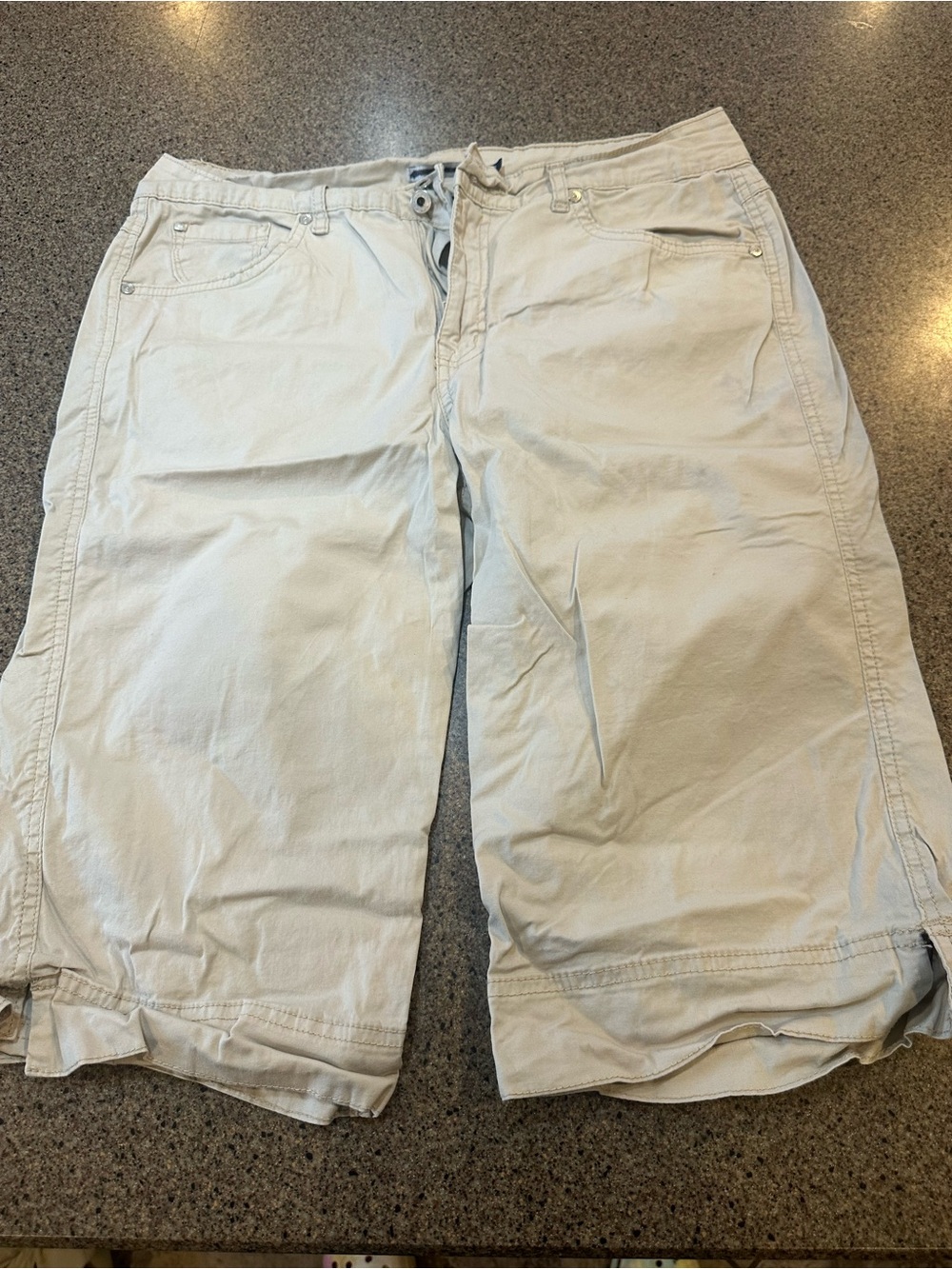 Light Beige Cargo Shorts - Casual Summer Style